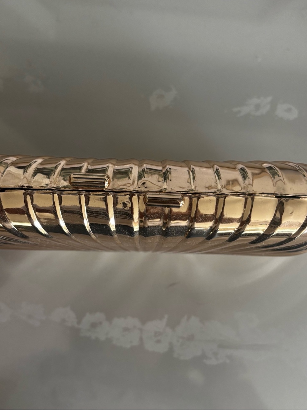 Gold Metallic Shell Clutch Bag - Elegant Evening Handbag - Picture 3 of 5